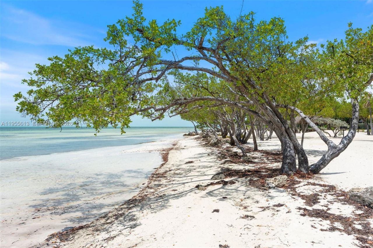 44 W Plaza Del Lago, Lower Keys, FL 33036 Photo