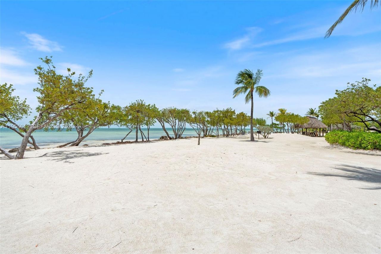44 W Plaza Del Lago, Lower Keys, FL 33036 Photo