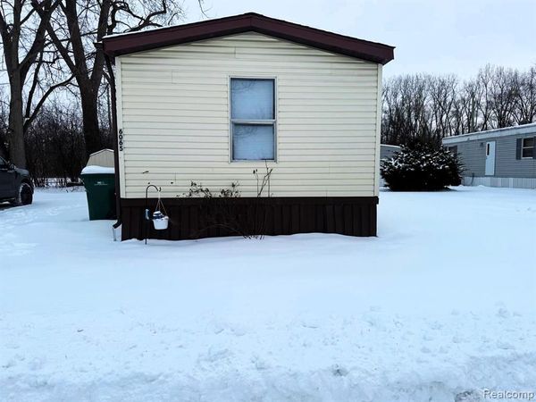 6065 Vernon, Belleville, MI 48111