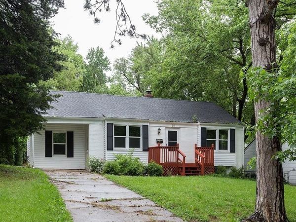 10 E Pocahontas Lane, Kansas City, MO 64114