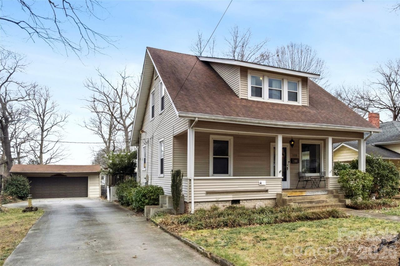 222 N Yadkin Avenue, Spencer, NC 28159 Main Photo