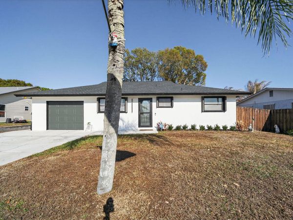 4543 SE Dryfus Avenue, Stuart, FL 34997