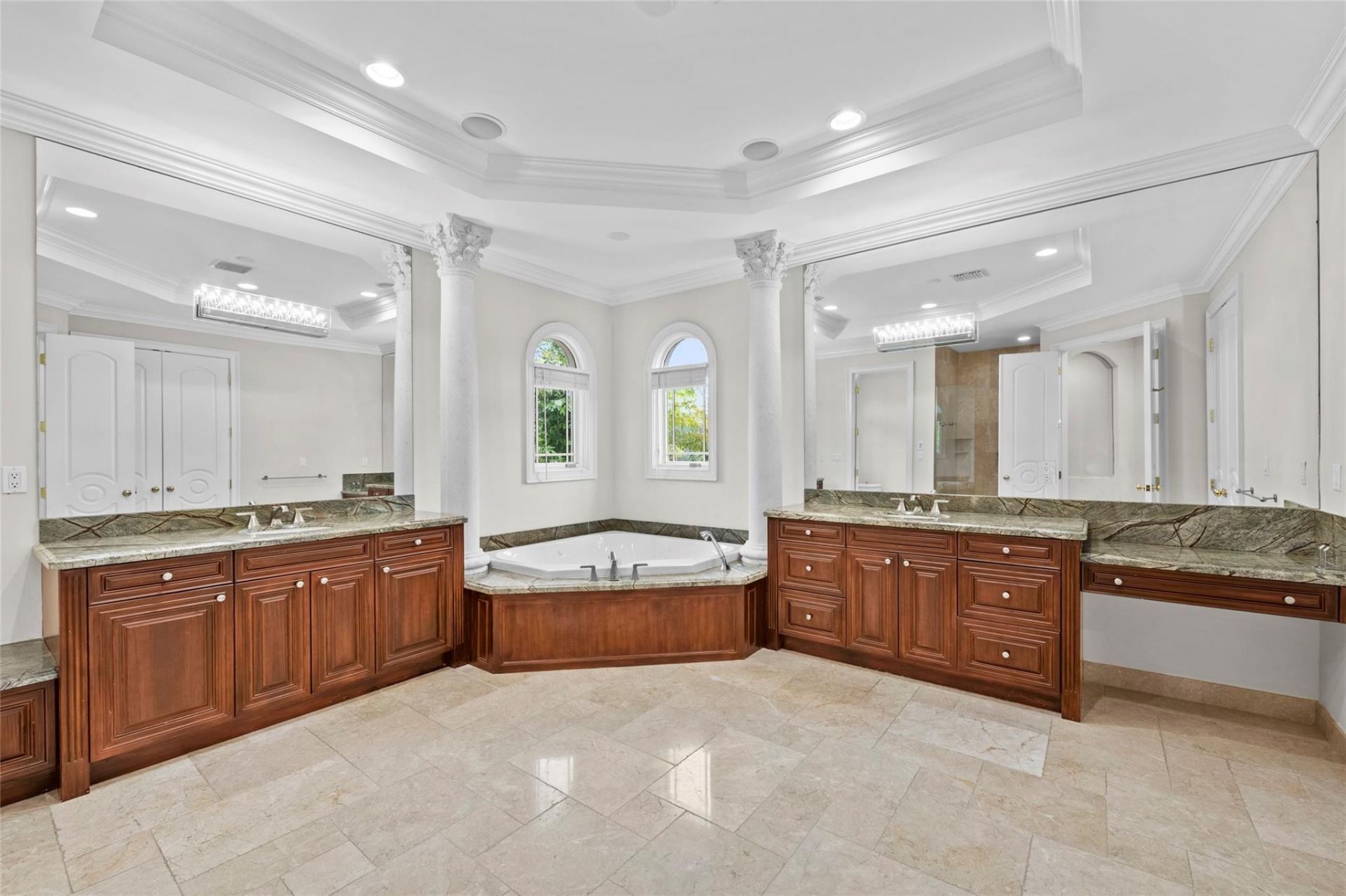 1965 SE 21st Avenue, Fort Lauderdale, FL 33316 Photo