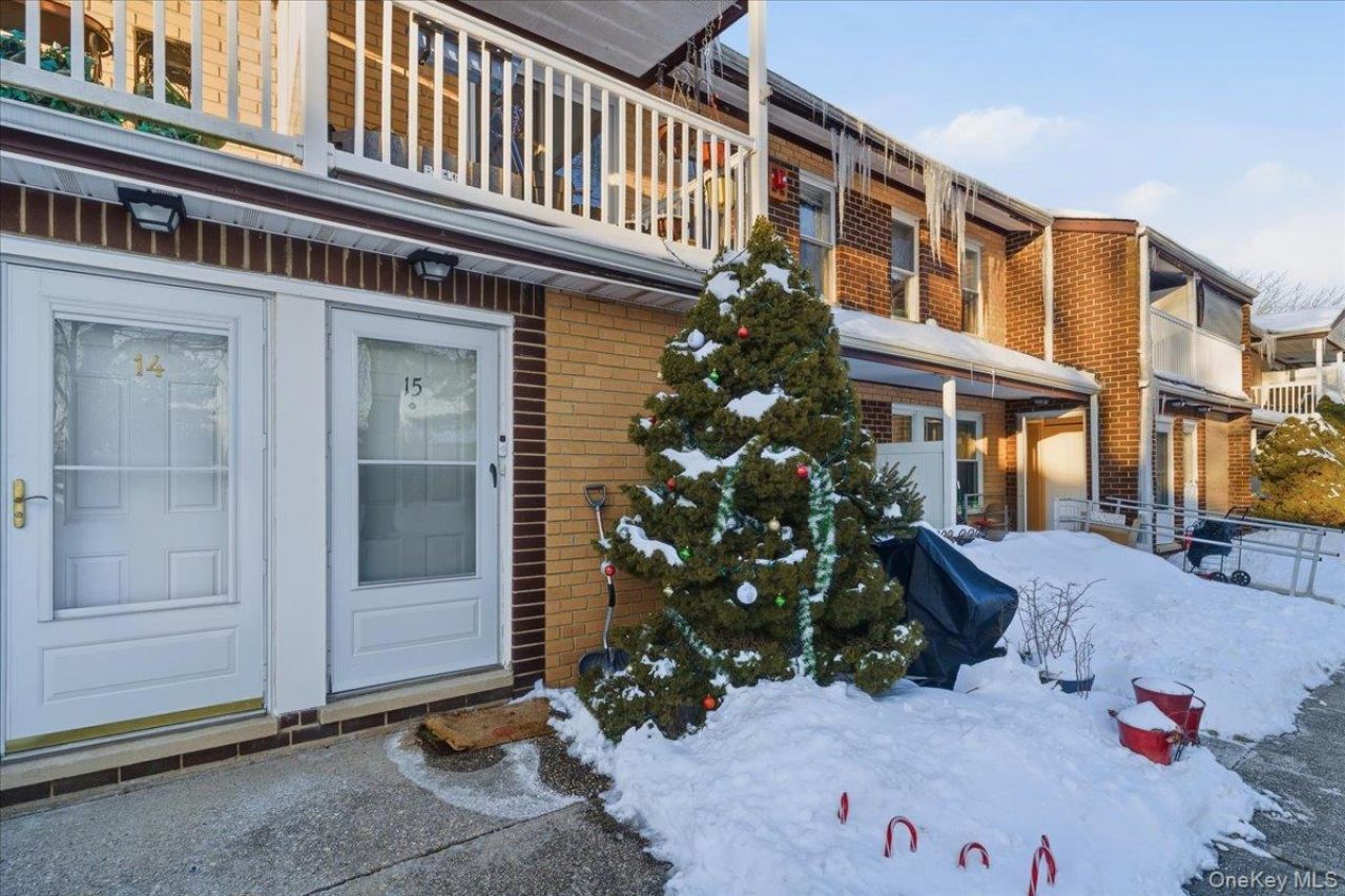 15 Artist Lake Drive, Middle Island, NY 11953 Main Photo