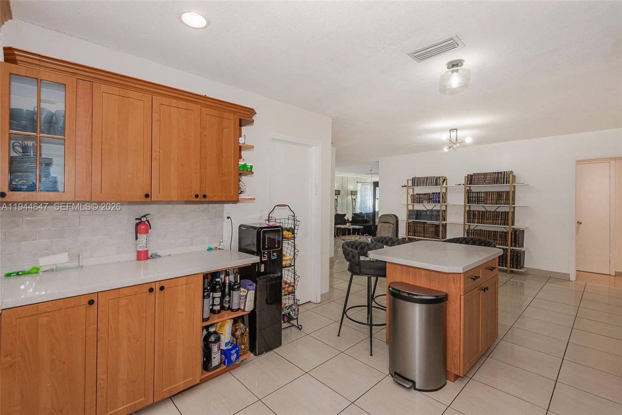 8950 Harding Ave, Surfside, FL 33154 Photo