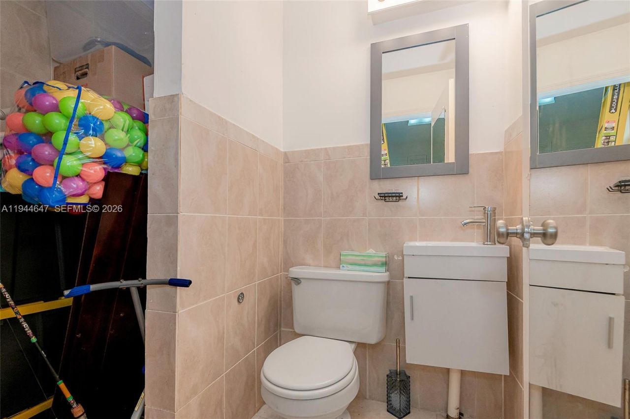 8950 Harding Ave, Surfside, FL 33154 Photo