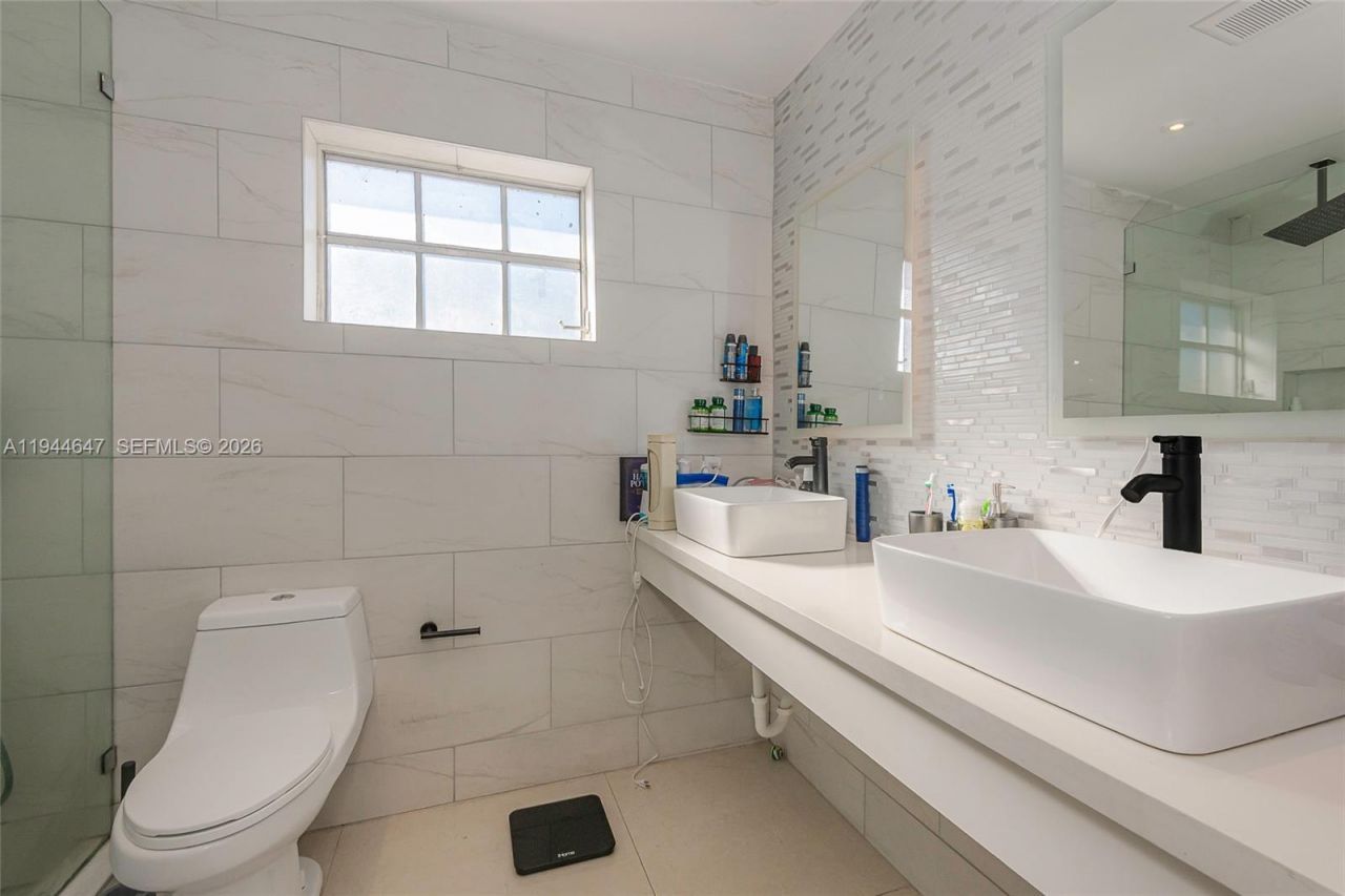 8950 Harding Ave, Surfside, FL 33154 Photo