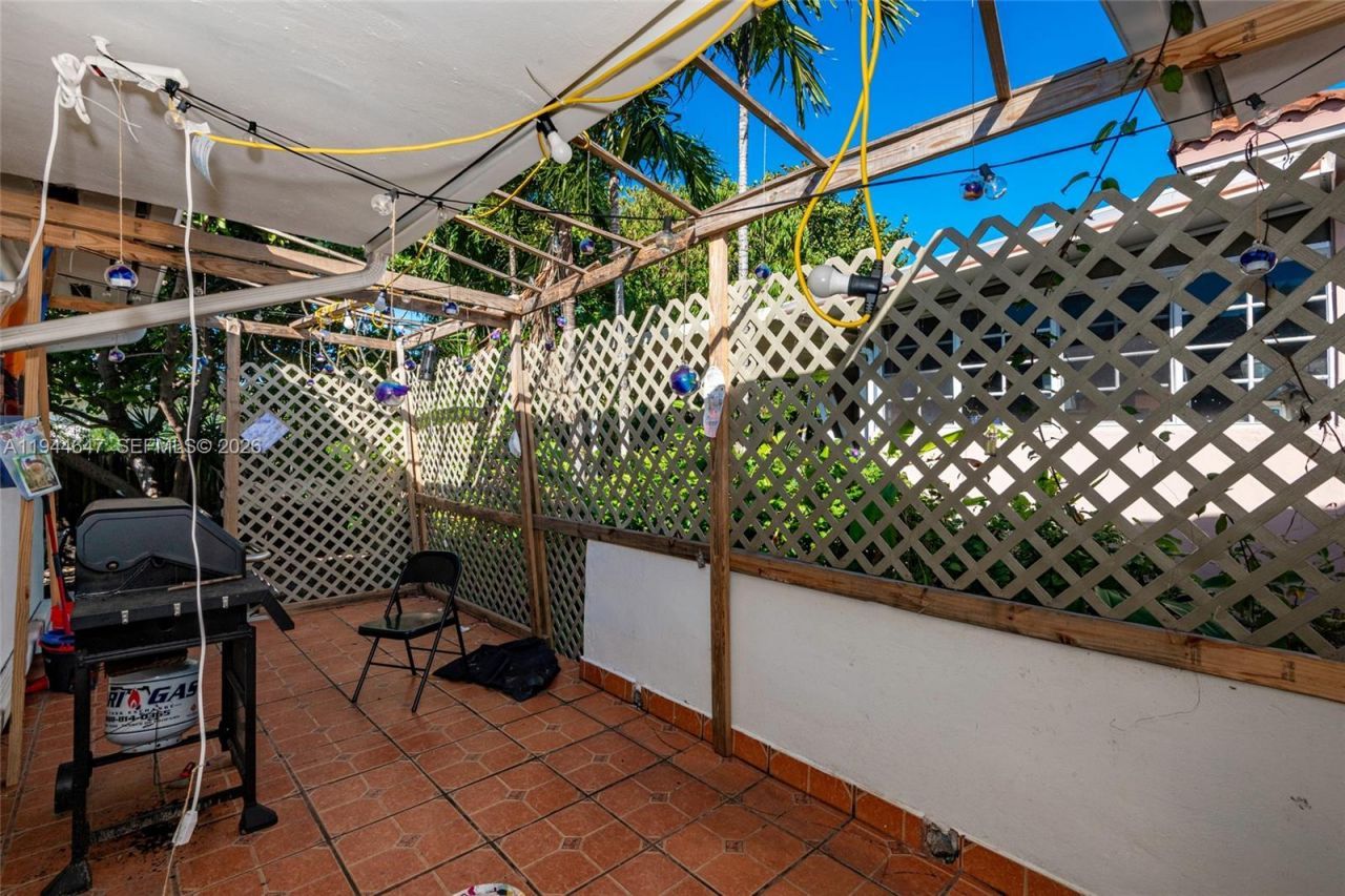 8950 Harding Ave, Surfside, FL 33154 Photo