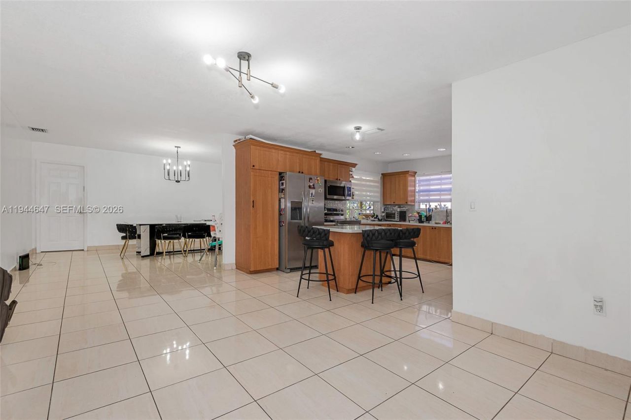 8950 Harding Ave, Surfside, FL 33154 Photo