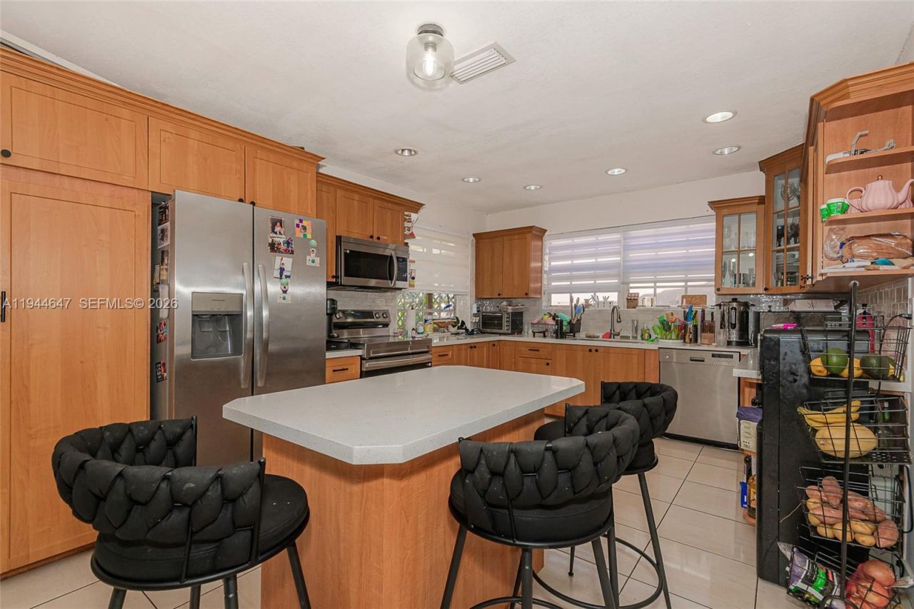 8950 Harding Ave, Surfside, FL 33154 Photo