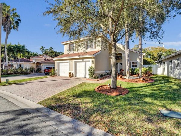 5097 SW 34th Ter, Hollywood, FL 33312