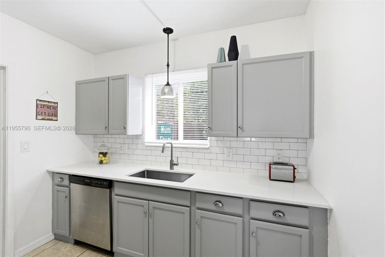 1280 NE 132nd St, North Miami, FL 33161 Photo