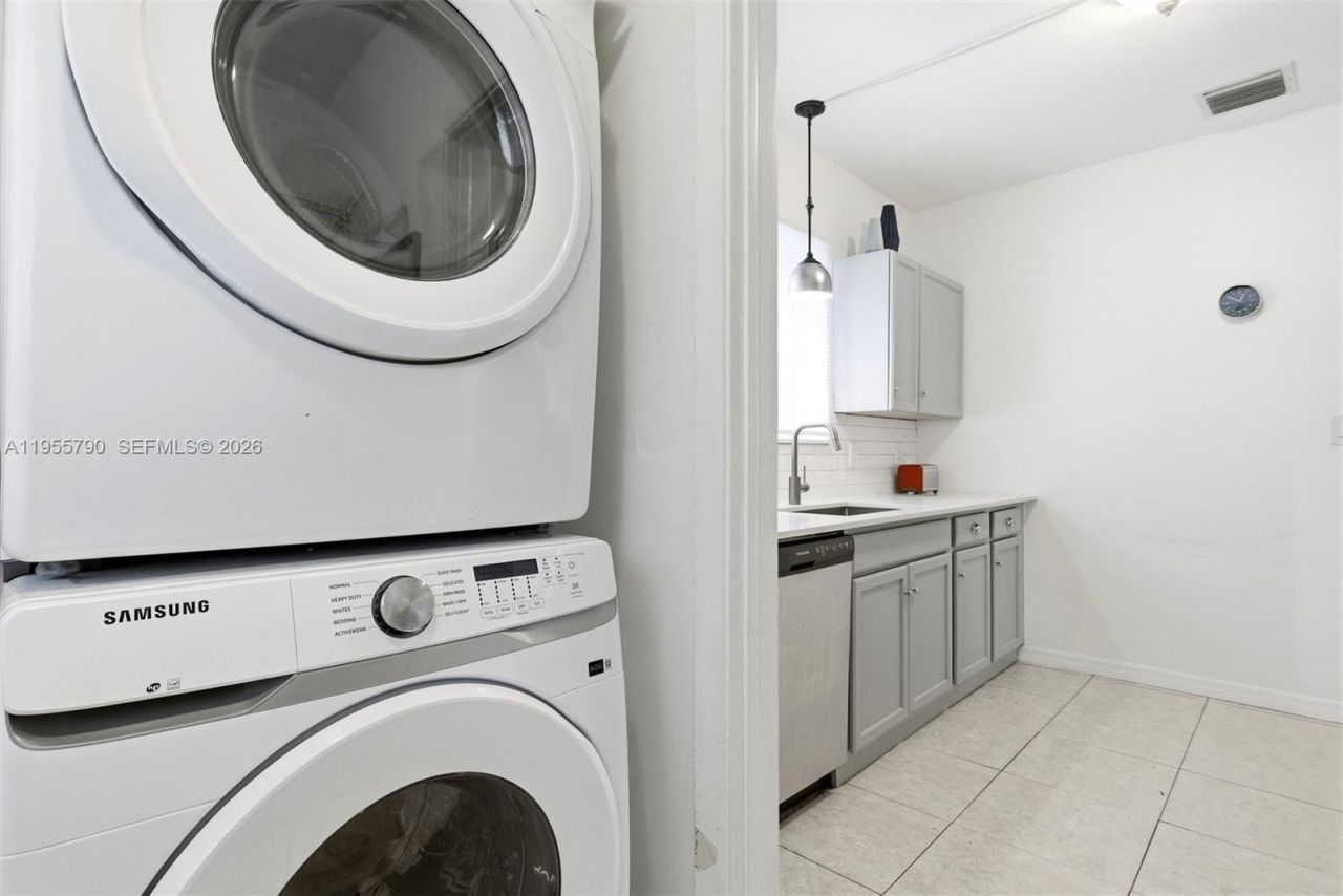 1280 NE 132nd St, North Miami, FL 33161 Photo