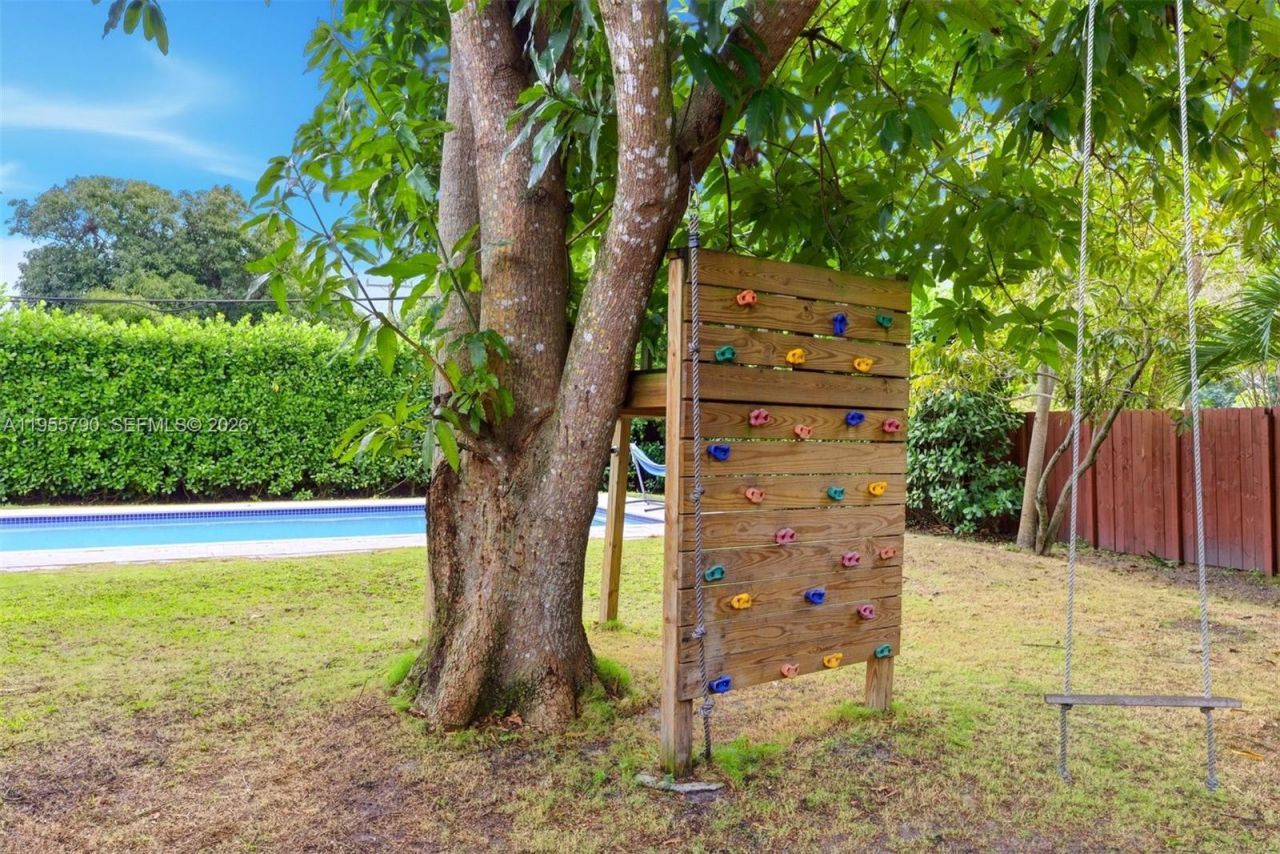 1280 NE 132nd St, North Miami, FL 33161 Photo