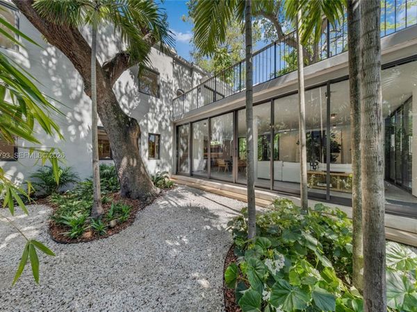 1000 NW 9th Ct , Miami, FL 33136