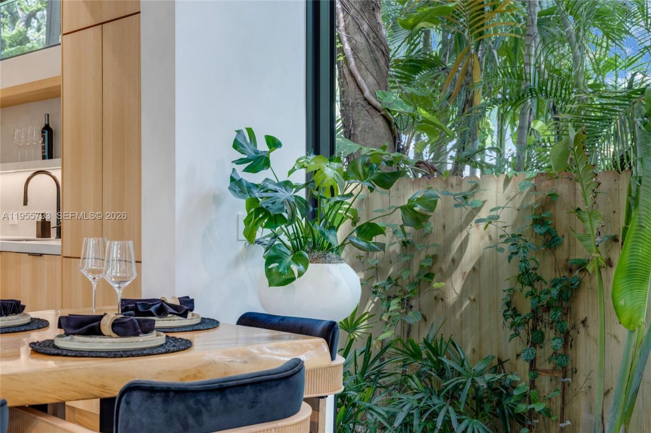 1000 NW 9th Ct , Miami, FL 33136 Photo