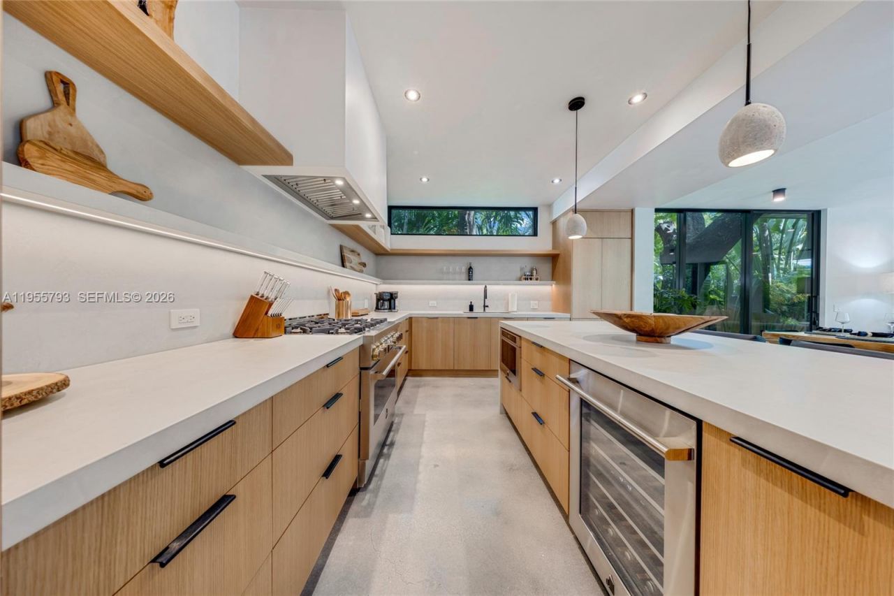 1000 NW 9th Ct , Miami, FL 33136 Photo