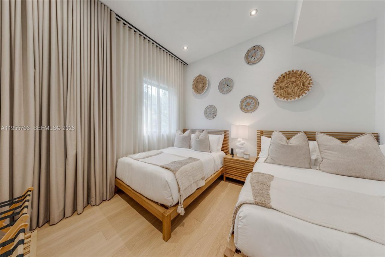 1000 NW 9th Ct , Miami, FL 33136 Photo