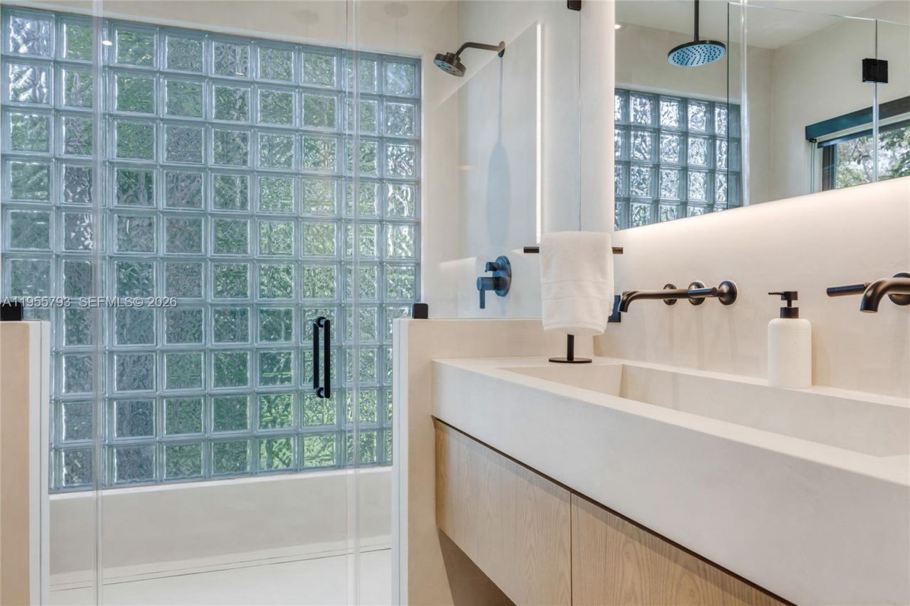 1000 NW 9th Ct , Miami, FL 33136 Photo