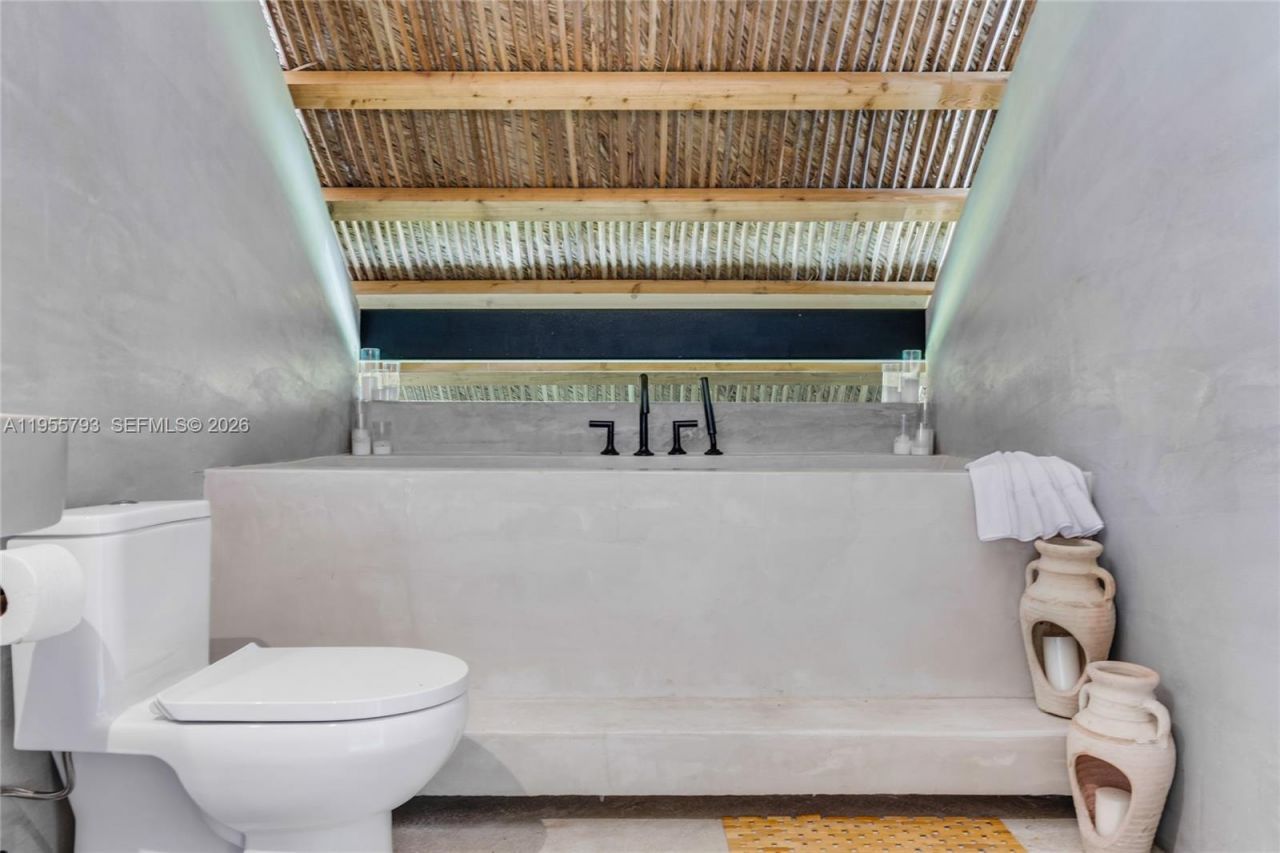 1000 NW 9th Ct , Miami, FL 33136 Photo