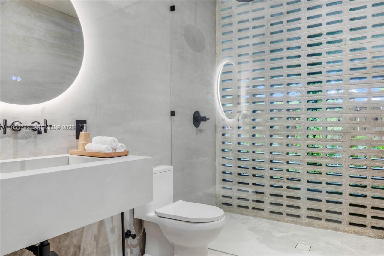 1000 NW 9th Ct , Miami, FL 33136 Photo