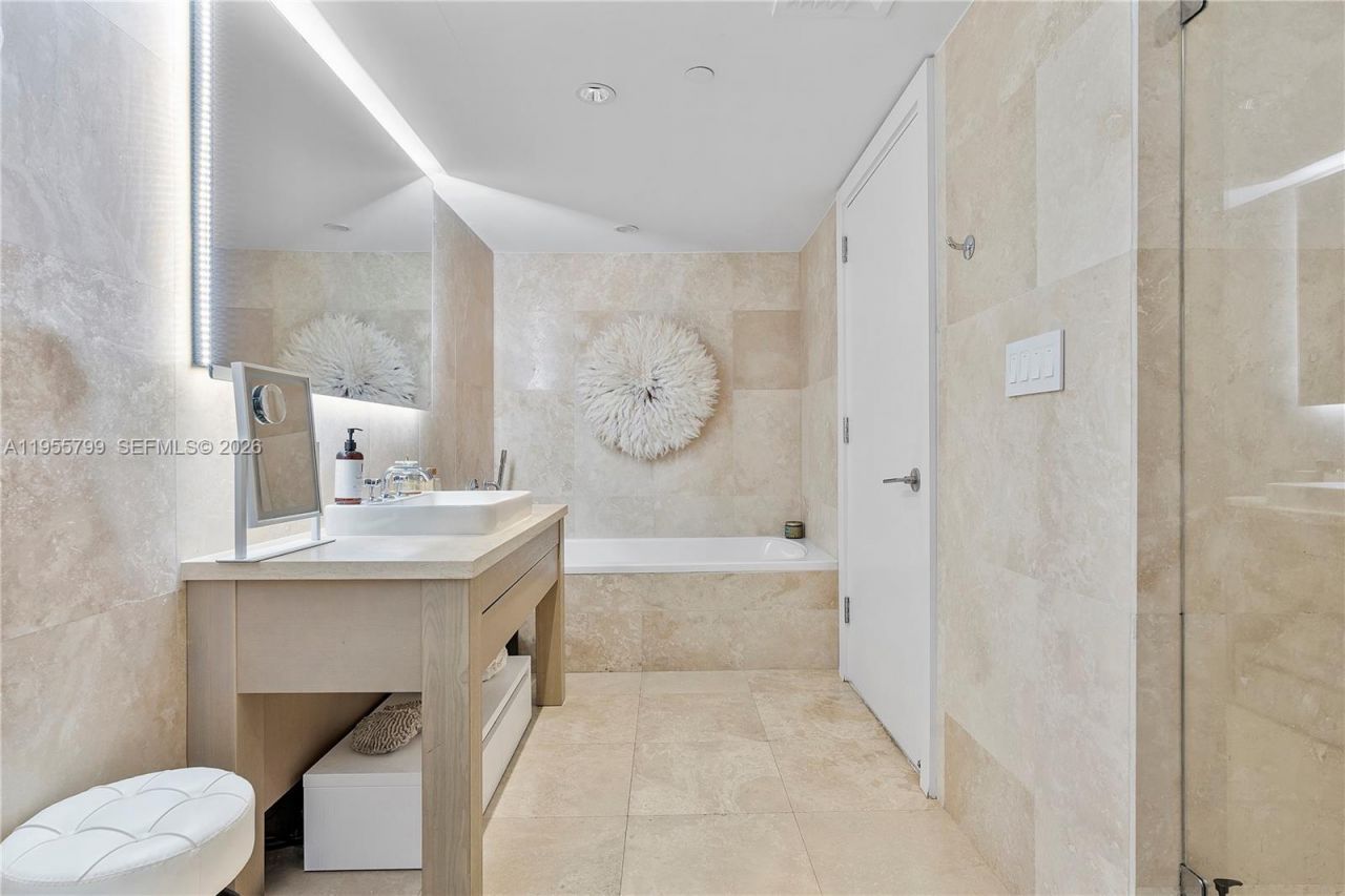 102 24th St , Unit 1427, Miami Beach, FL 33139 Photo