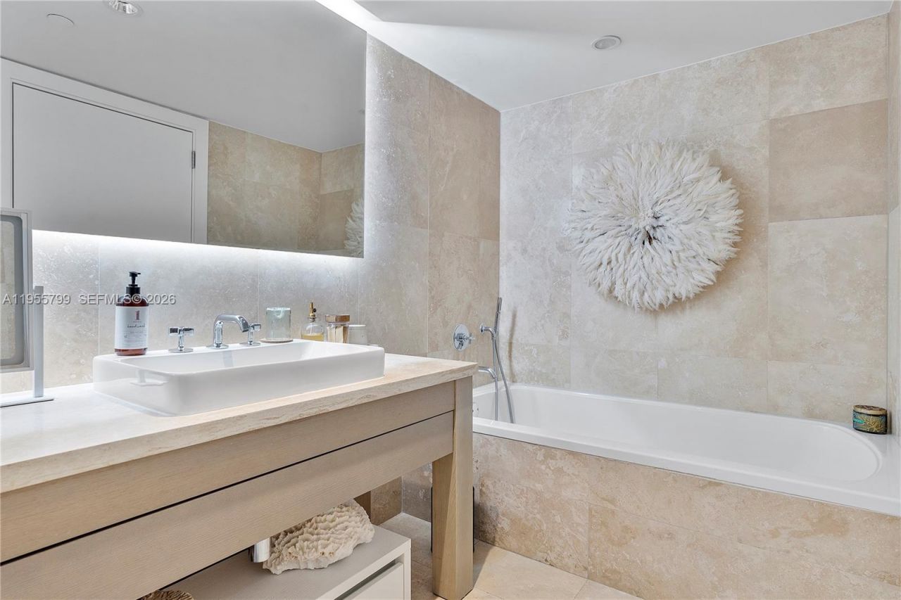 102 24th St , Unit 1427, Miami Beach, FL 33139 Photo