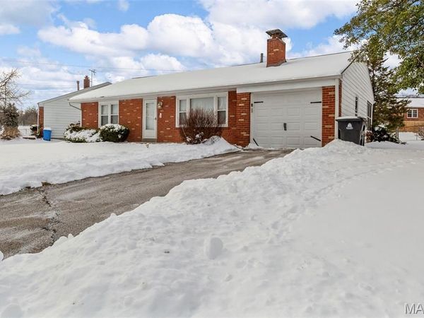 5 Santa Cruz Drive, St Louis, MO 63031