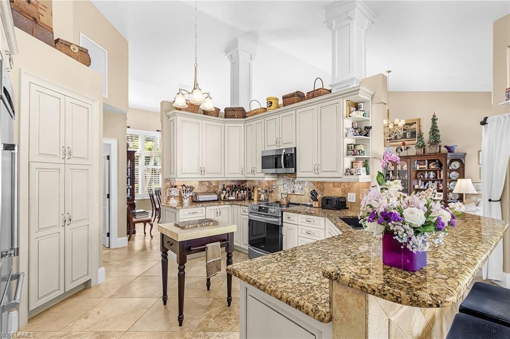 2025 Mission Dr, Naples, FL 34109 Photo
