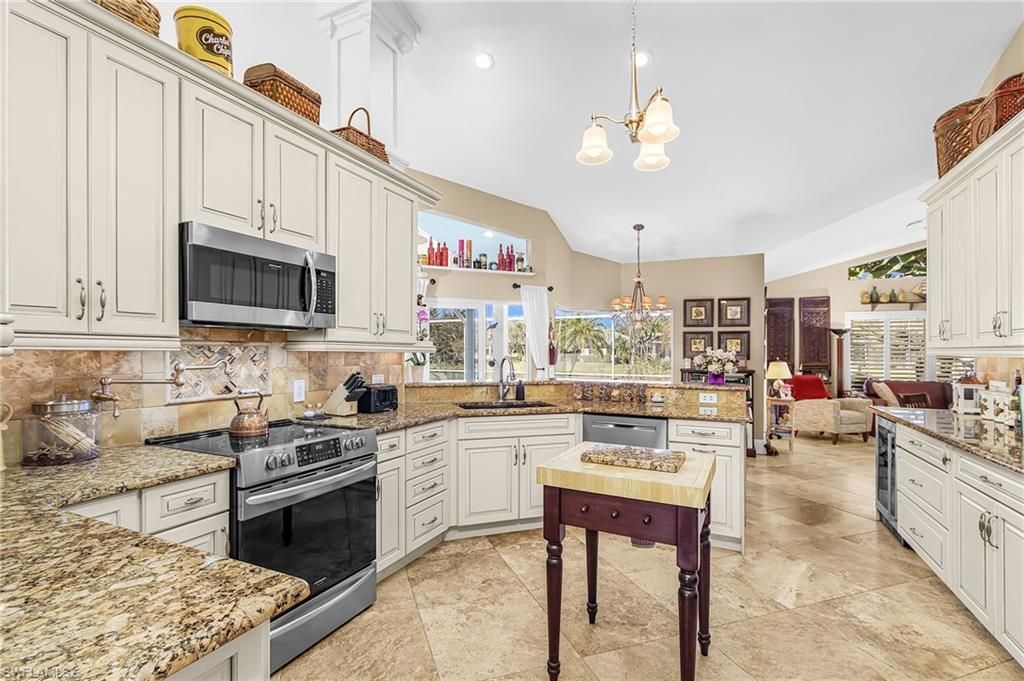 2025 Mission Dr, Naples, FL 34109 Photo