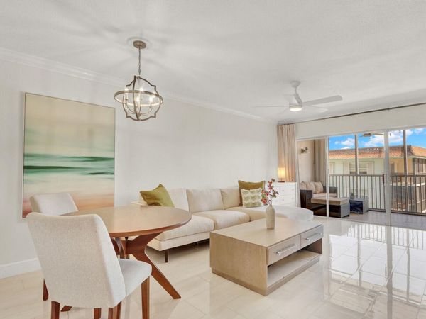 236 Castlewood Drive, Unit 305, North Palm Beach, FL 33408