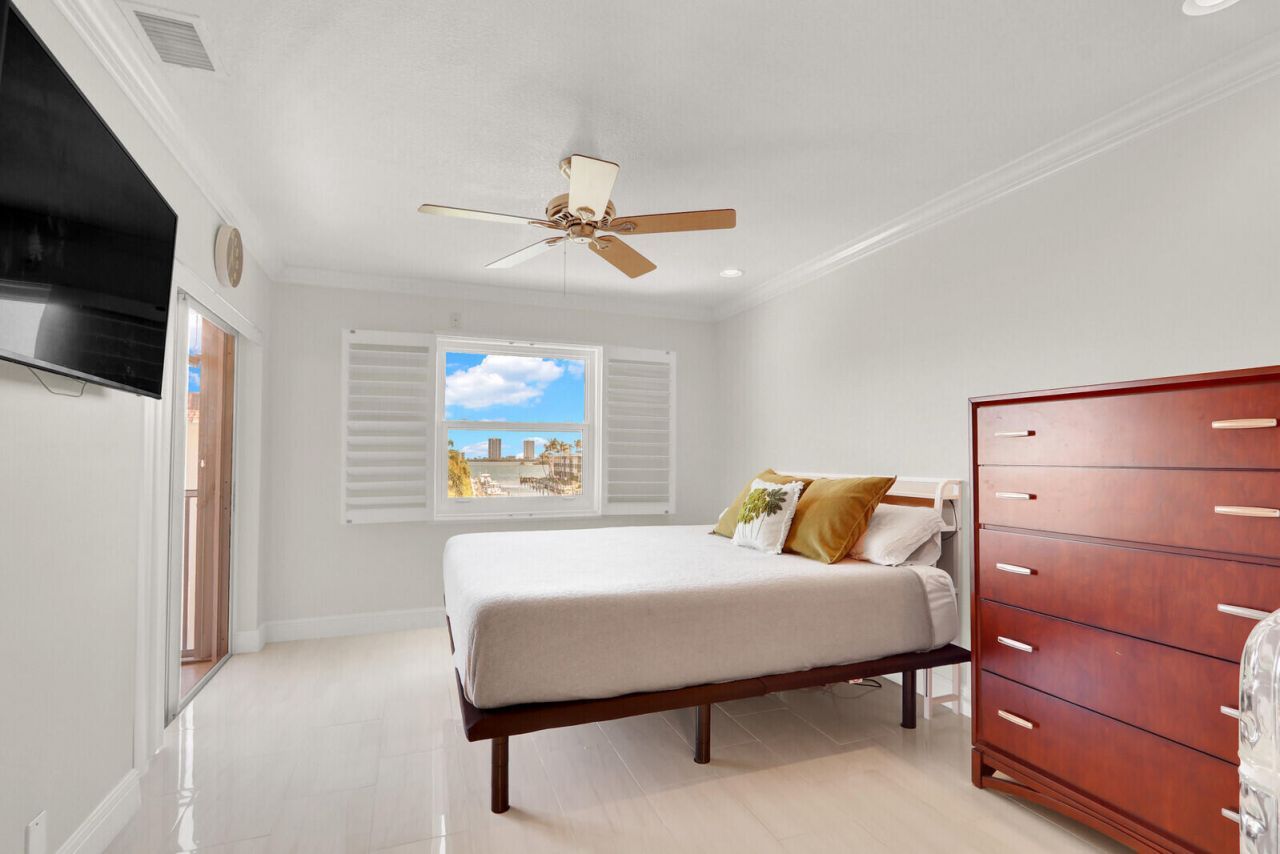 236 Castlewood Drive, Unit 305, North Palm Beach, FL 33408 Photo