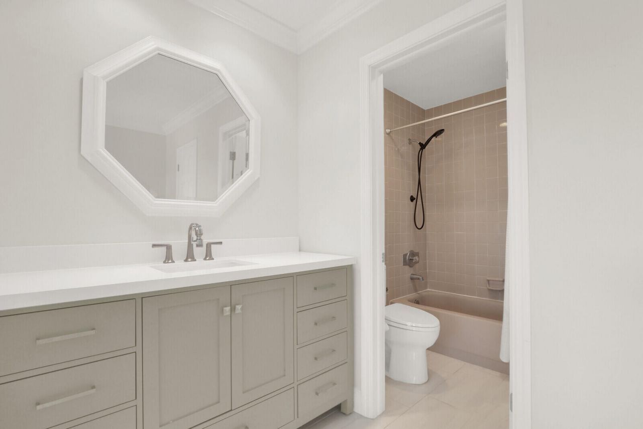 236 Castlewood Drive, Unit 305, North Palm Beach, FL 33408 Photo