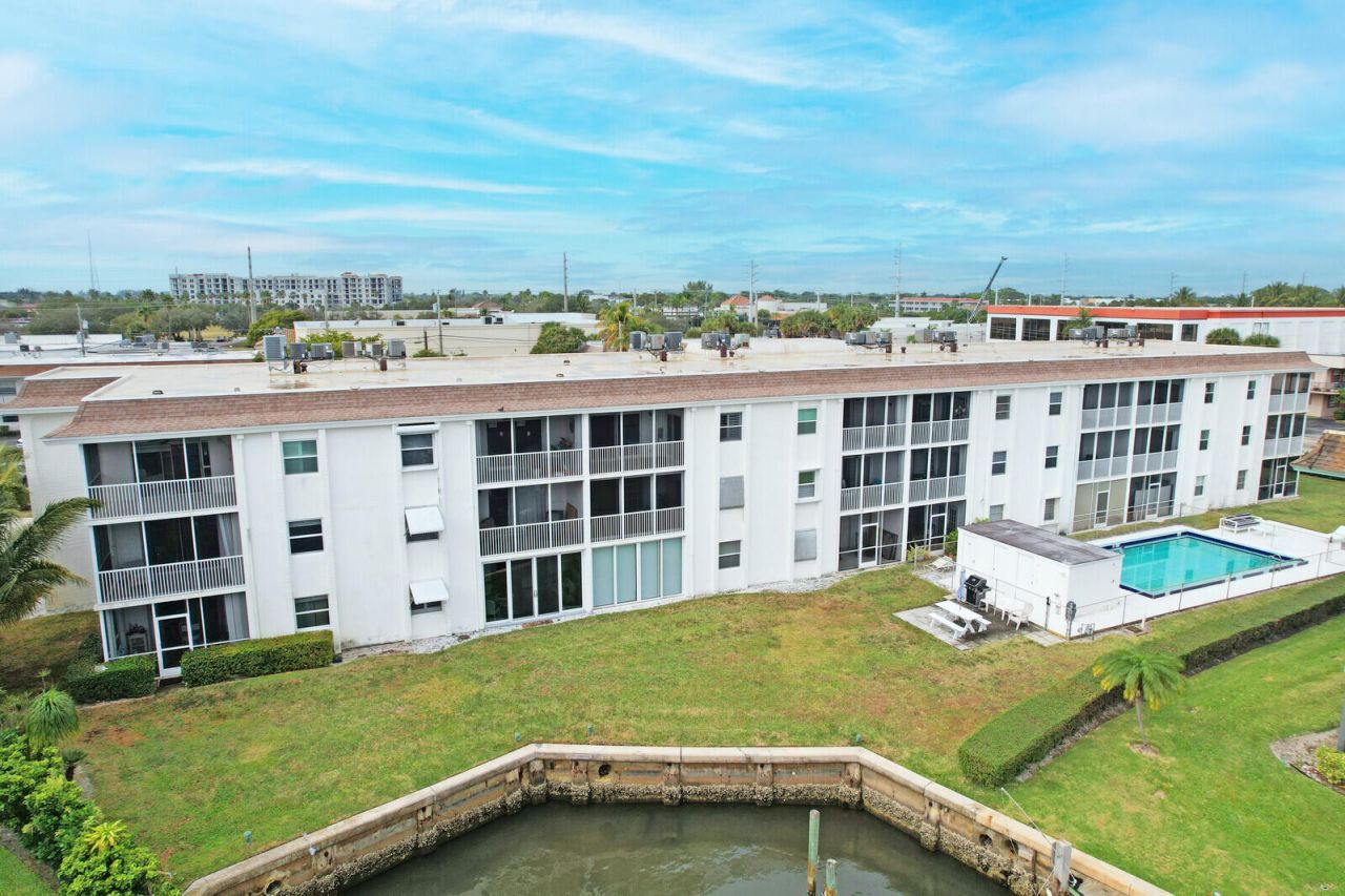 236 Castlewood Drive, Unit 305, North Palm Beach, FL 33408 Photo