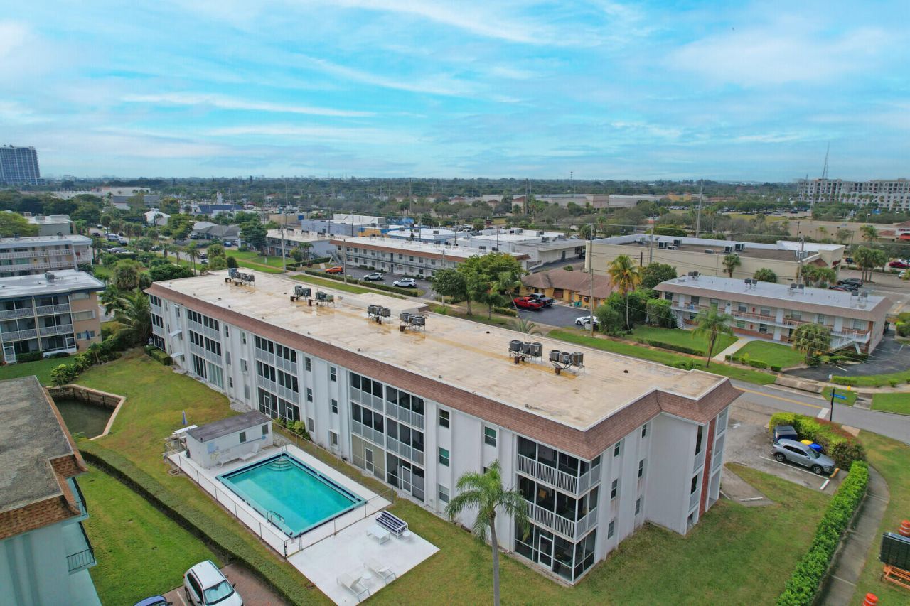 236 Castlewood Drive, Unit 305, North Palm Beach, FL 33408 Photo