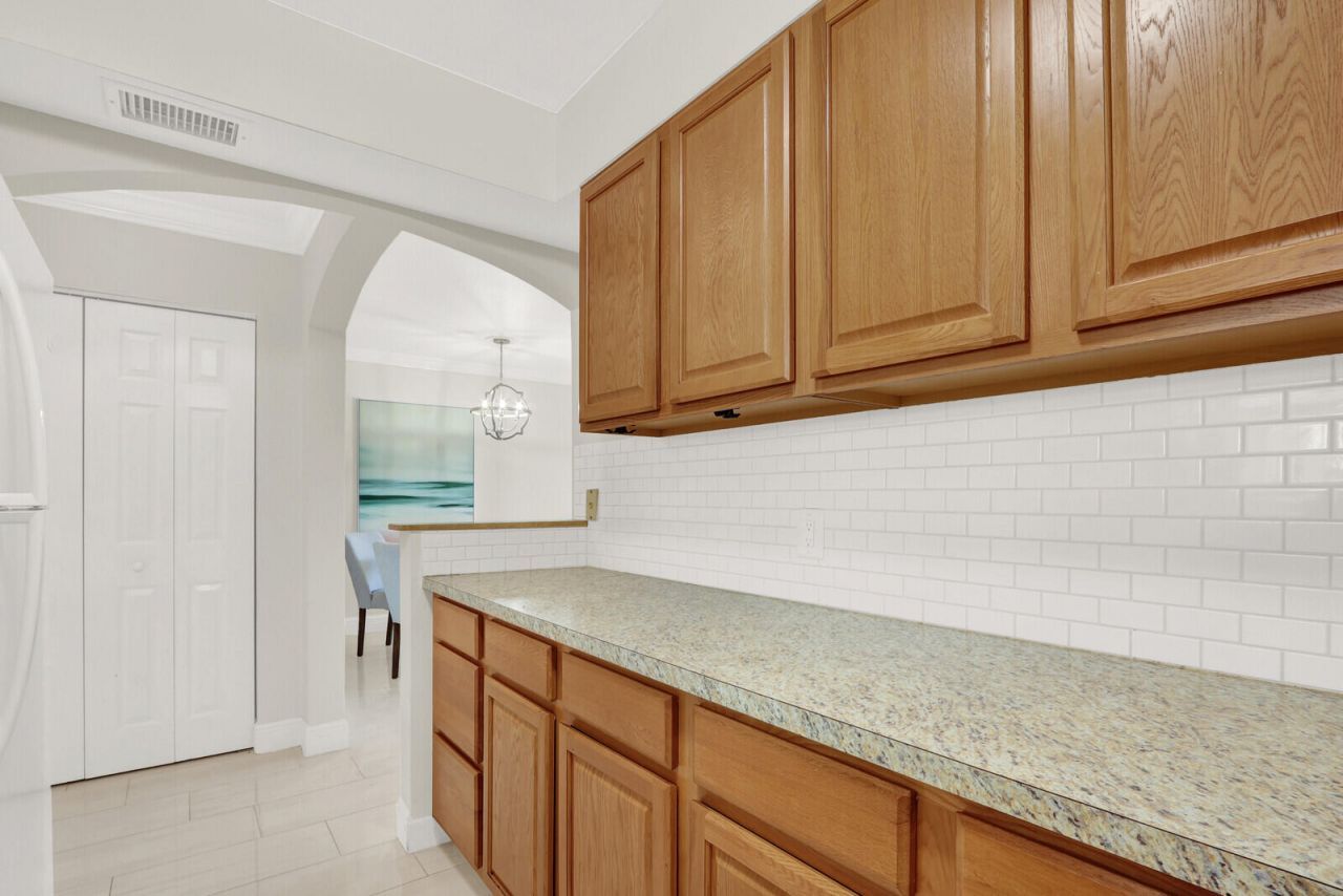 236 Castlewood Drive, Unit 305, North Palm Beach, FL 33408 Photo