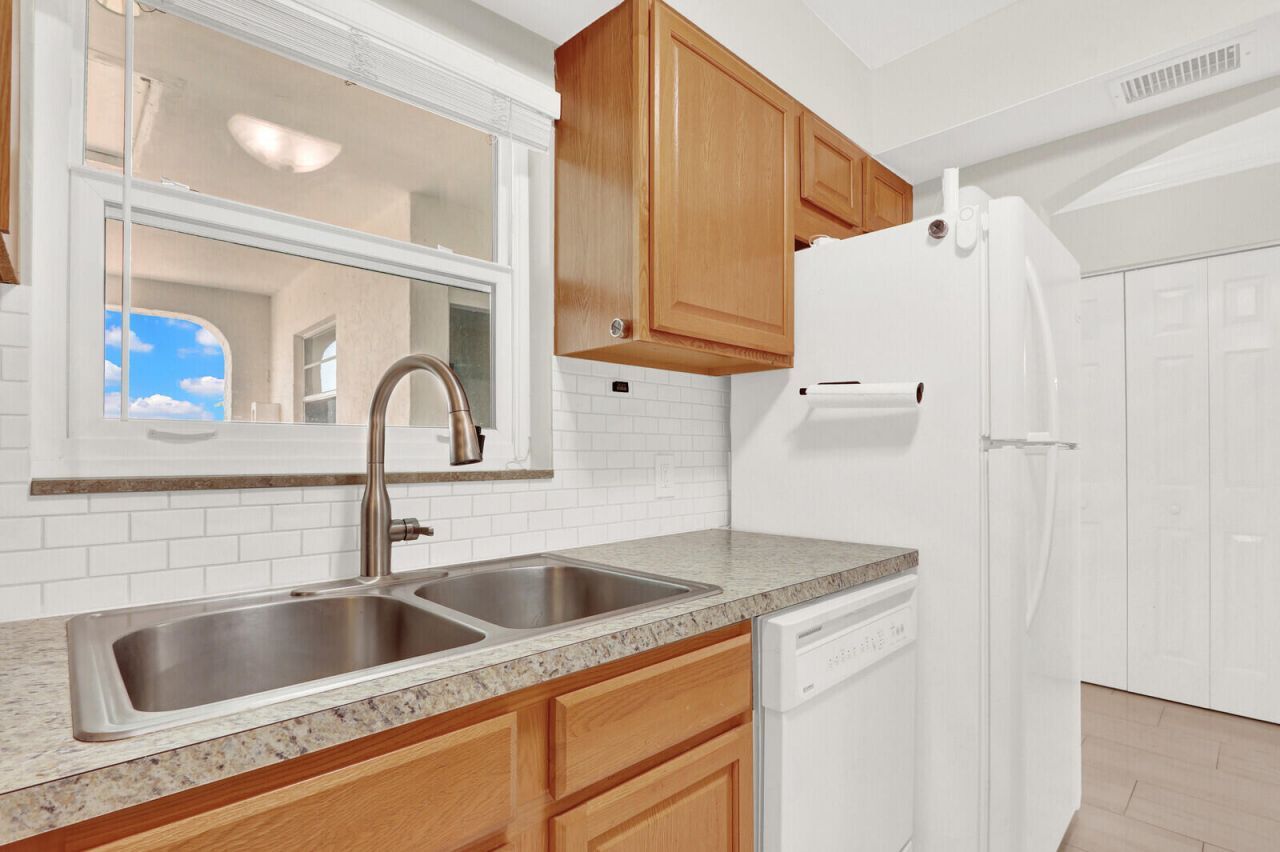 236 Castlewood Drive, Unit 305, North Palm Beach, FL 33408 Photo