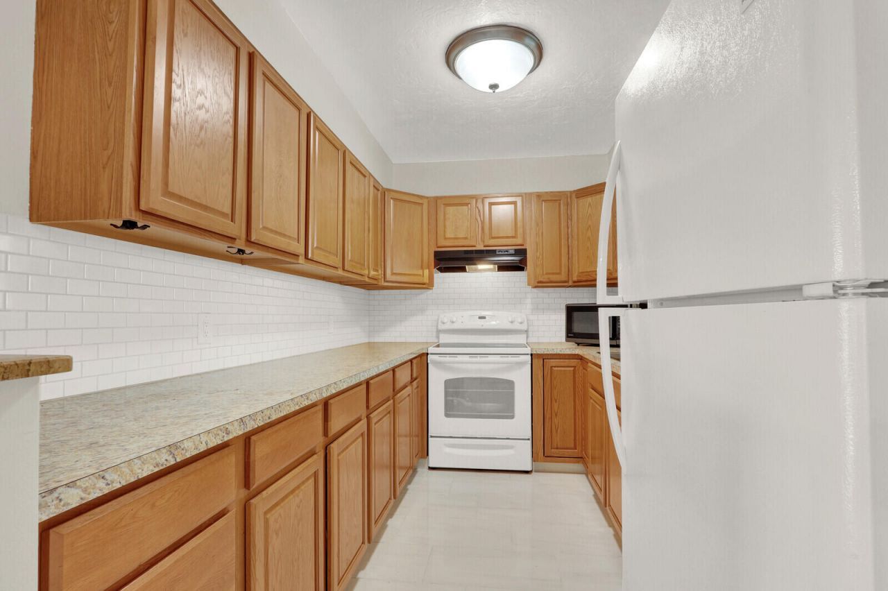 236 Castlewood Drive, Unit 305, North Palm Beach, FL 33408 Photo