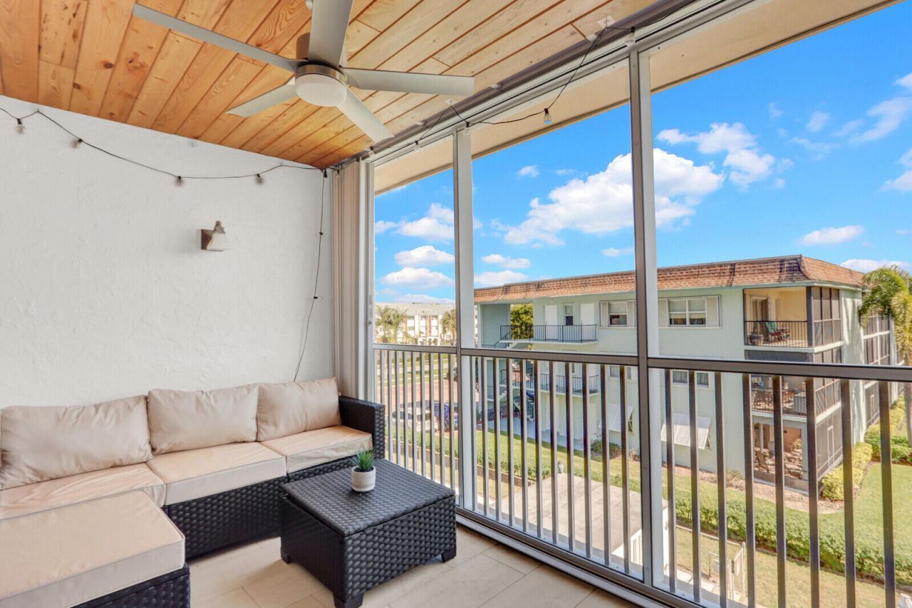 236 Castlewood Drive, Unit 305, North Palm Beach, FL 33408 Photo