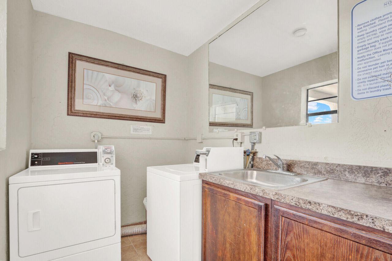 236 Castlewood Drive, Unit 305, North Palm Beach, FL 33408 Photo