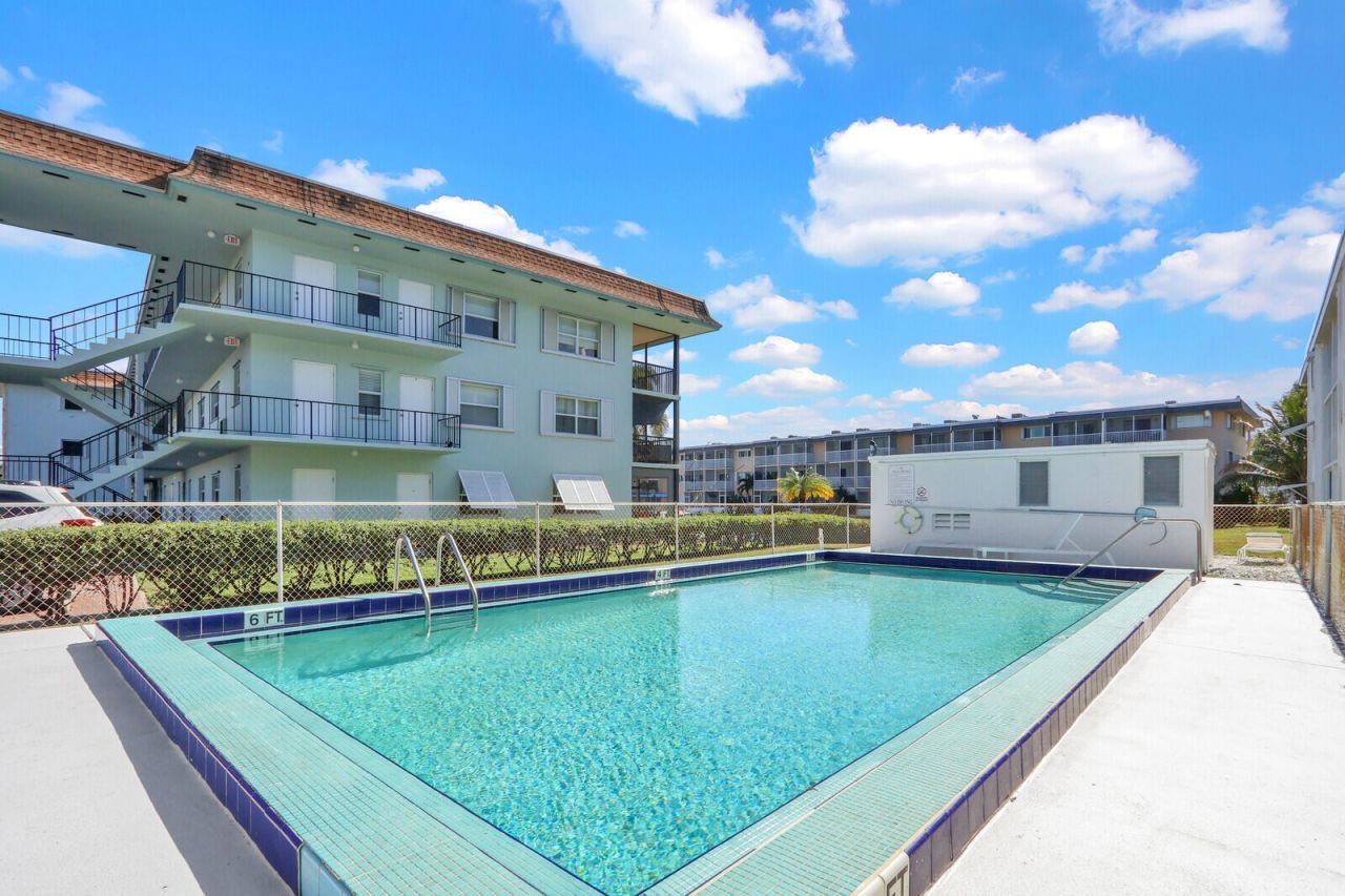 236 Castlewood Drive, Unit 305, North Palm Beach, FL 33408 Photo