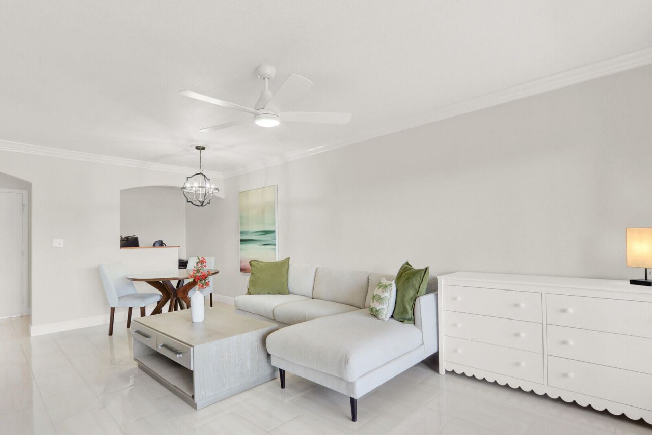 236 Castlewood Drive, Unit 305, North Palm Beach, FL 33408 Photo