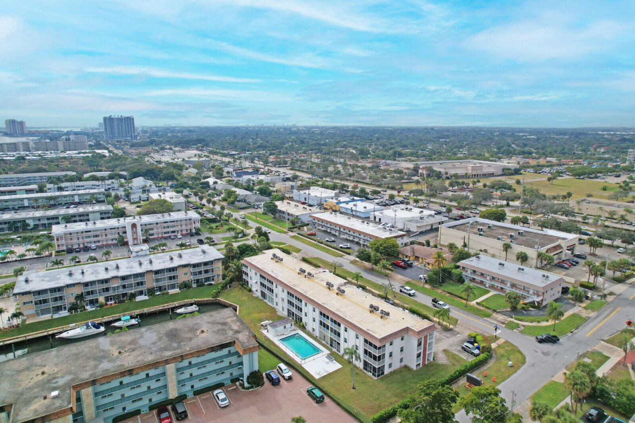 236 Castlewood Drive, Unit 305, North Palm Beach, FL 33408 Photo