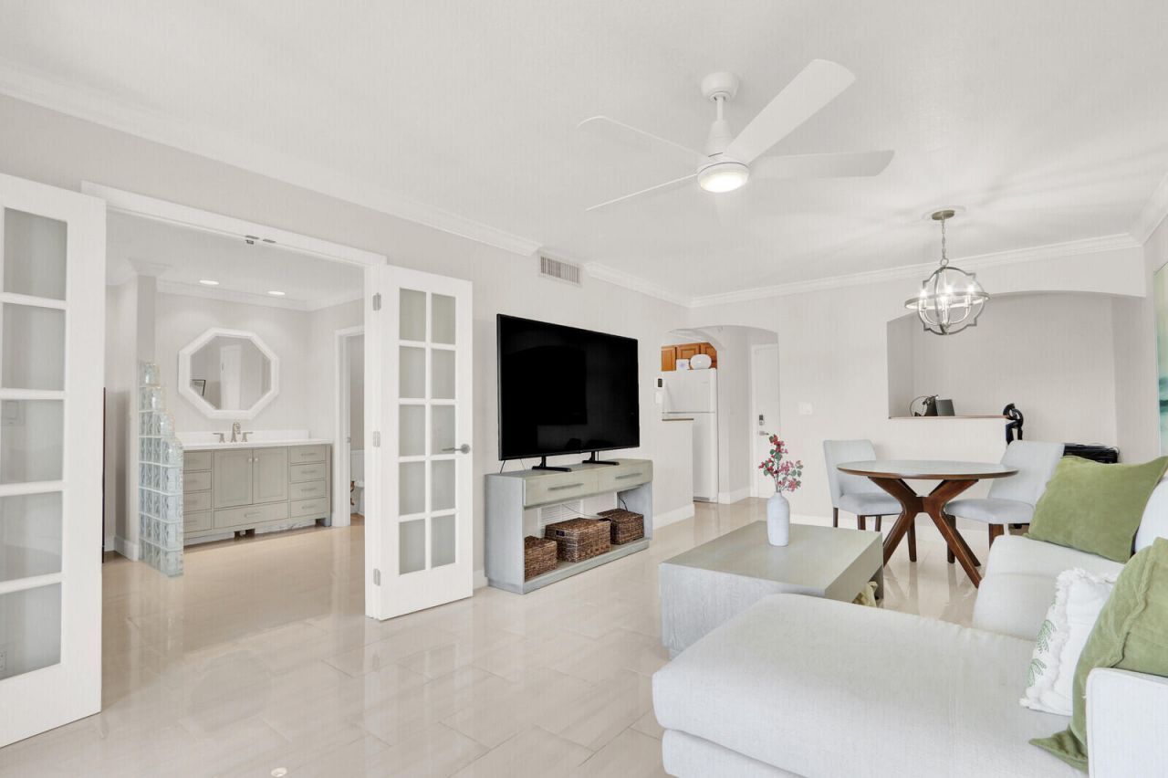 236 Castlewood Drive, Unit 305, North Palm Beach, FL 33408 Photo