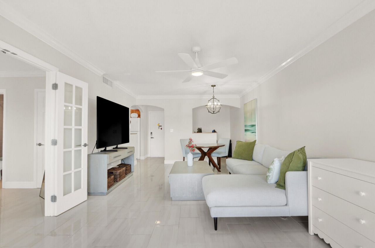 236 Castlewood Drive, Unit 305, North Palm Beach, FL 33408 Photo