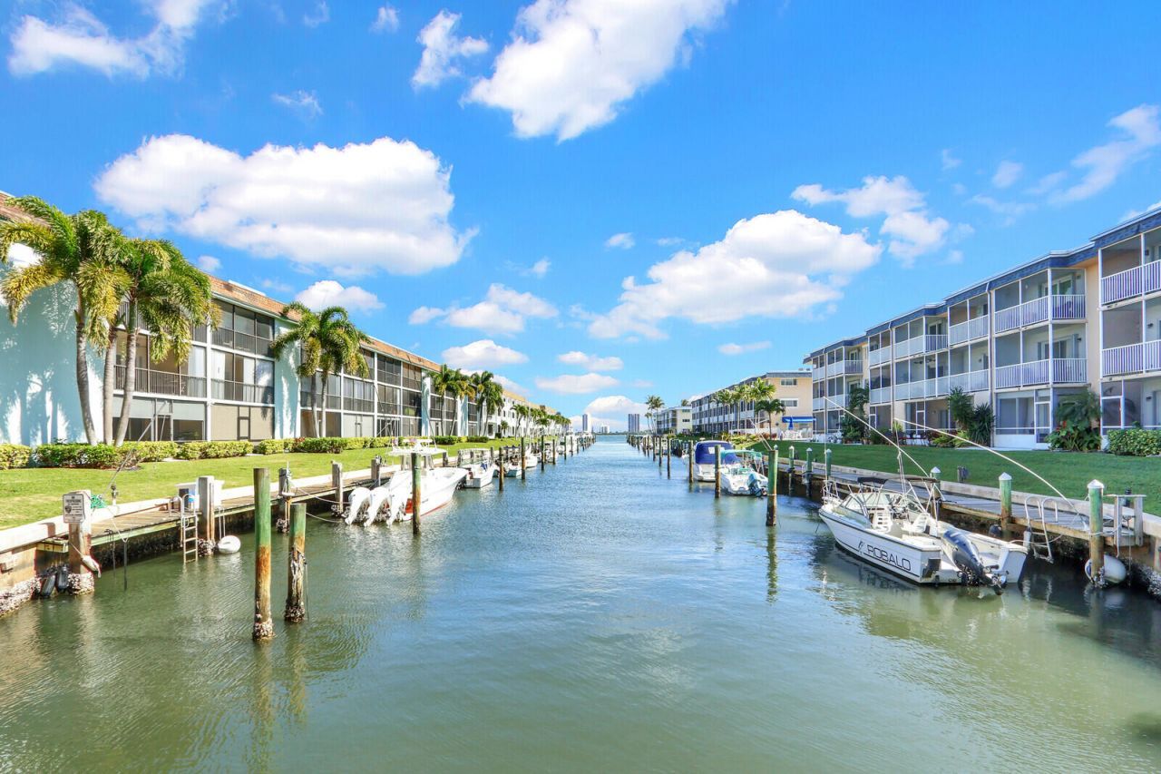 236 Castlewood Drive, Unit 305, North Palm Beach, FL 33408 Photo