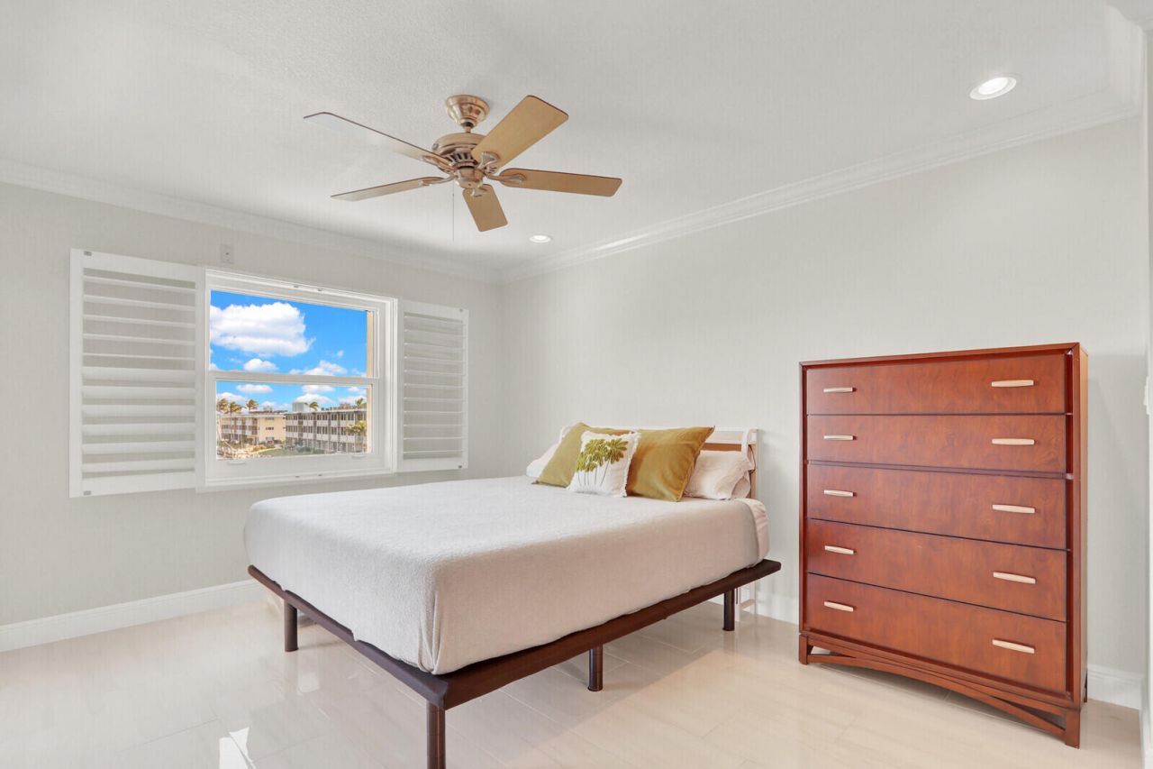 236 Castlewood Drive, Unit 305, North Palm Beach, FL 33408 Photo