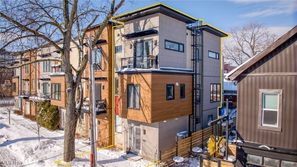 2104 Freeman Avenue, Cleveland, OH 44113 Main Photo