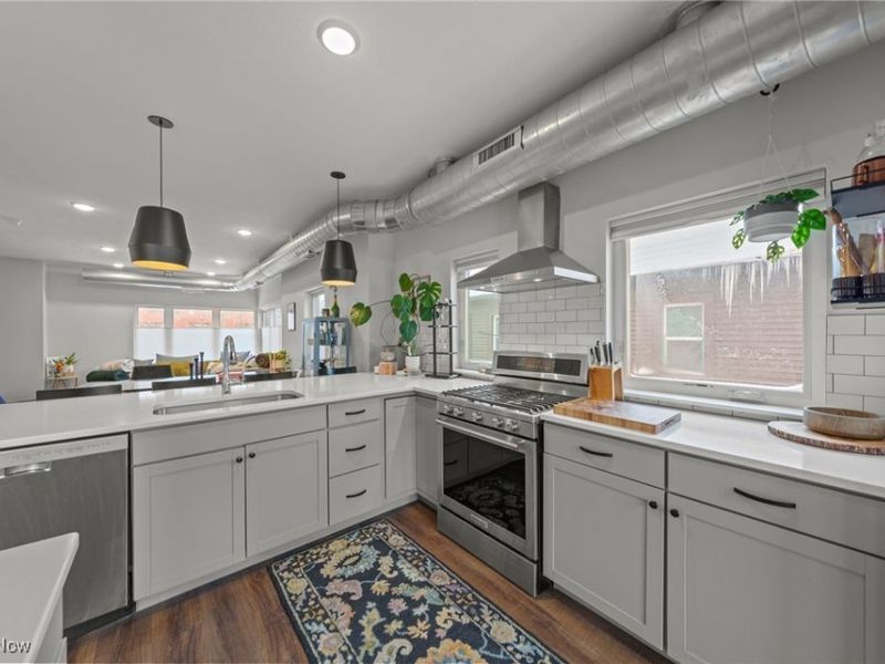 2104 Freeman Avenue, Cleveland, OH 44113 Photo 12