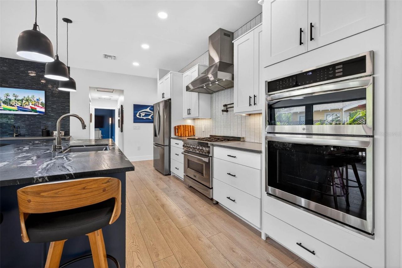 2822 Burlington Avenue N, Saint Petersburg, FL 33713 Photo